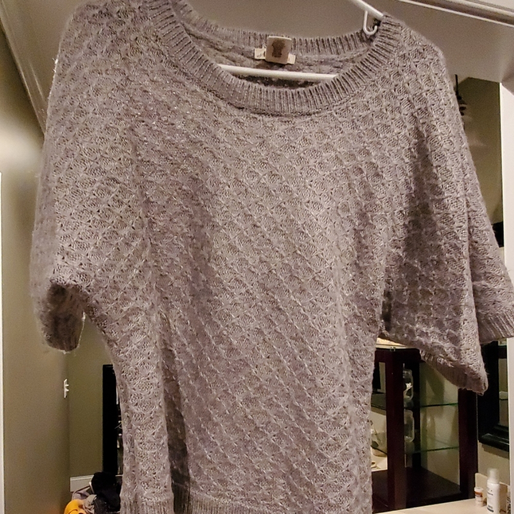 Short sleeved sweater